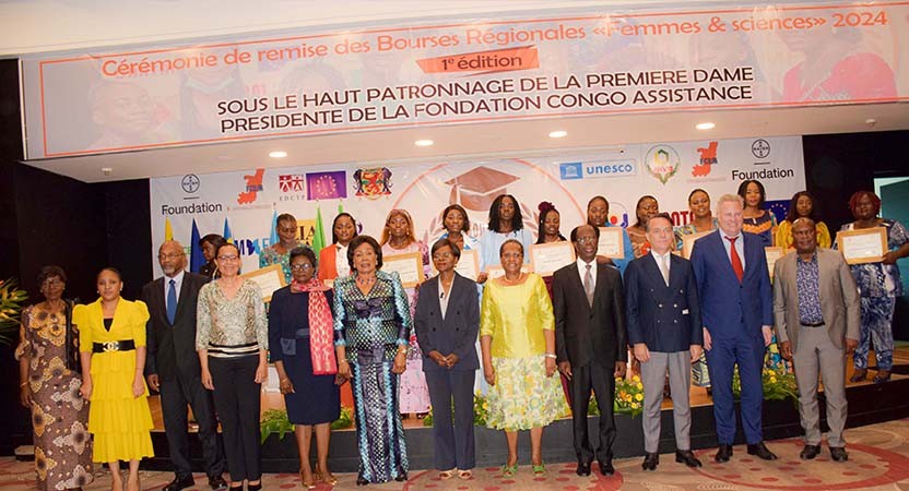 Cérémonie de remise des bourses régionales "FEMMES & SCIENCES" 2023-2024